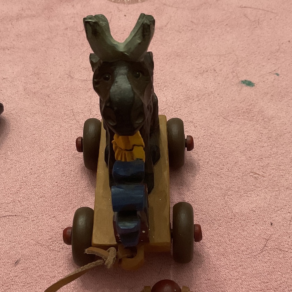 David Frykman Studio G Moose Pull Toy with Yellow Scarf and Blue Gift - Picture 2 of 4
